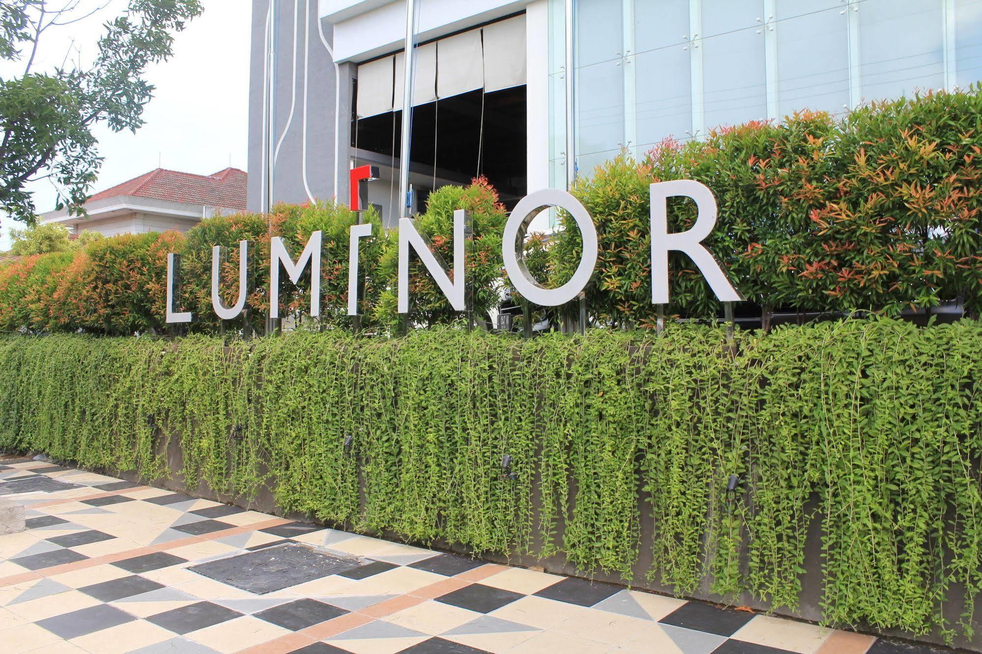 Luminor Hotel Jemursari By Wh With The Best Breakfast In Town And Located Near Surabaya Industrial Estate Rungkut Sier Exterior foto